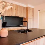 - Modern With Garage Near The Apartmán Ostende
