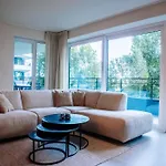 - Modern With Garage Near The Apartmán